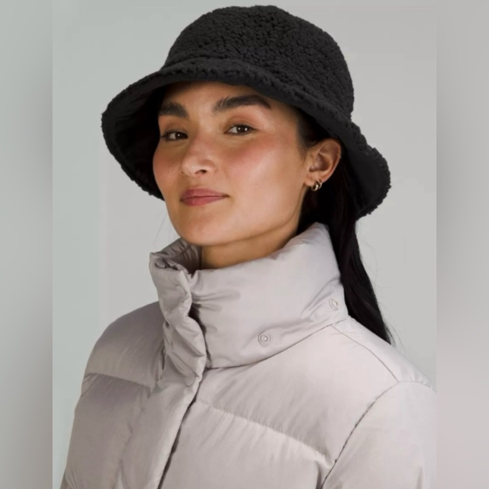 New Lululemon Unisex Textured Fleece
Bucket Hat In Black Size S/M, black. 5